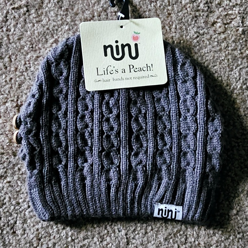 Girls knit hat size 5 with extra button brand new.